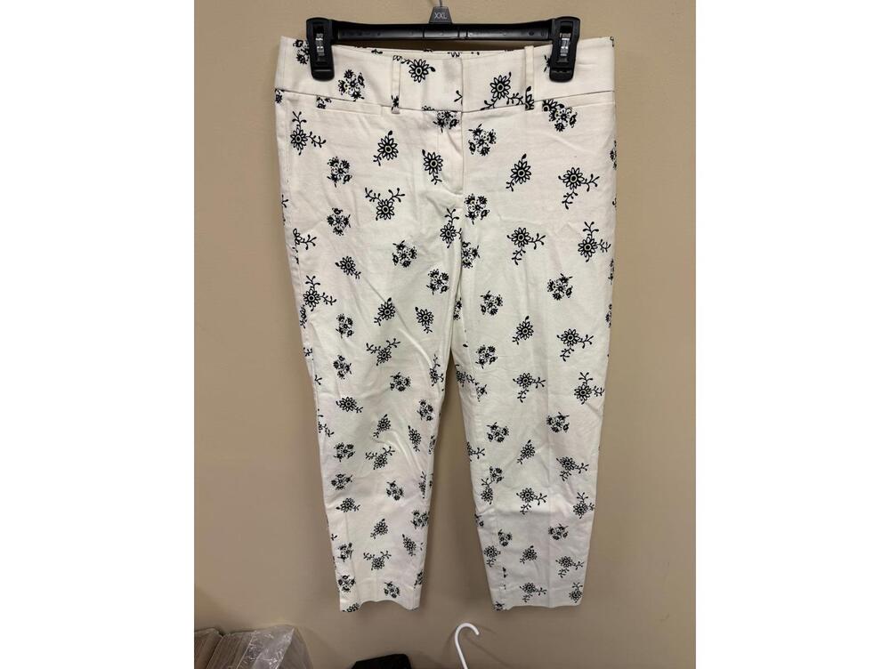 Ann Taylor Loft Cream Colored Floral Print Cropped Pants